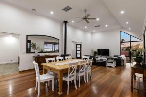 Waterfront Family Retreat Estuary Wknd Market