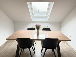 Helle und Charmante Dachgeschosswohnung in Top-Lage