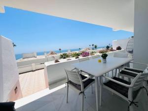 Modern, spacious 3 bedroom apartment with sea view