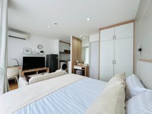 6th Avenue Sukhumvit BKK 308 BTS Asoke & Nana MRT Sukhumvit