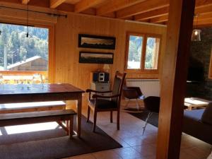 Chalet de luxe 9 pers. avec cheminée, proche télécabines, Wi-Fi, équipements complets et terrasse - FR-1-676-87