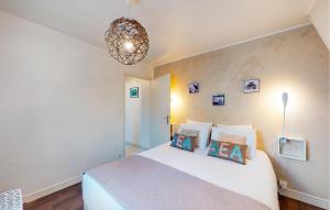 Maisons de vacances Beautiful Home In Moelan-Sur-Mer : photos des chambres