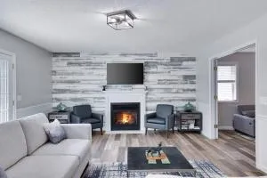 Cozy Poconos Retreat Hot tub, Game room and igloo - Tobyhanna