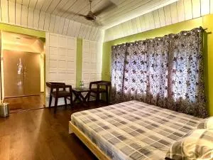 The Chinar Retreat Hut - Lāl Chāwk