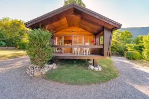 Chalet au calme dans la verdure au bord du lac - Cessenaz