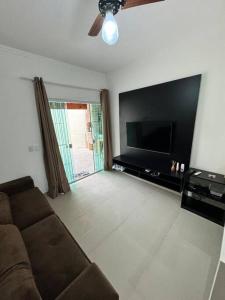 Casa com piscina 800 m Da Praia