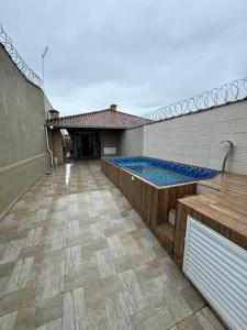 Casa com piscina 800 m Da Praia