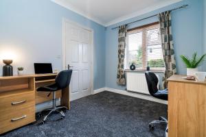 Progressive House 5 Bedrooms Inc Study with Sofabed, Garden, Smart TV in Every Bedroom FREE Parking