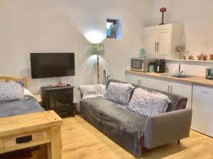 Enchmarsh Farm Byre