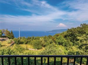 Elegant Brsec Apartments with Sea View 