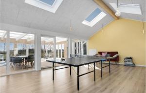 6 Bedroom Cozy Home In Rønne