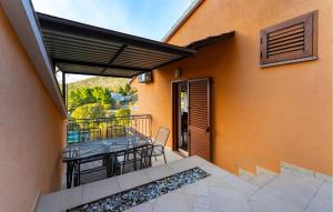 Cozy Apartment In Modric With Wifi