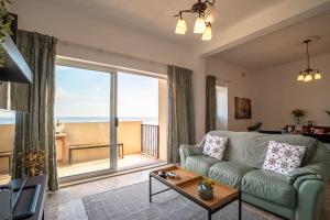 Sea Front 3 Bedroom Apartment with PS5