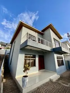 Manna Stays, Rebero - Butare