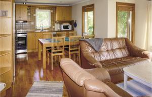 3 Bedroom Lovely Home In Gällstad