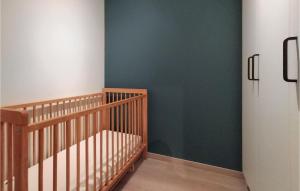 2 Bedroom Cozy Apartment In Oostende