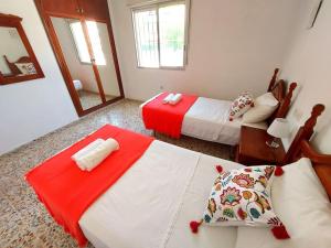 SPACIOUS FLAT 100M FROM BEACH-NERJA-Spain