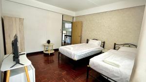 Phòng 2 giường đơn có ban công (Twin Room with Balcony)