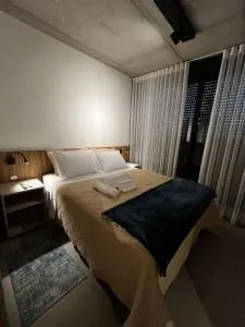 Estúdio novo, com garagem, em ótima localização! - Menino Deus