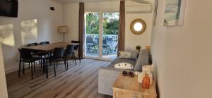 Eden Cala Rossa appartement 3 chambres et grande terrasse dans résidence hotelière Fiori di Cala Rossa à Lecci