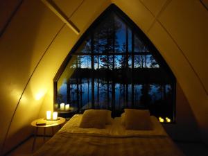 Private Lakefront Dome Cabin Sauna & Breakfast Lumous