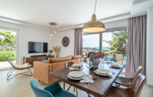 Awesome Home In Sumartin