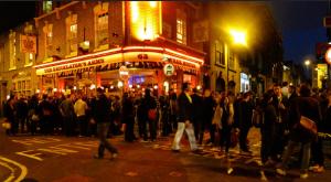 2 Bedroom Flat in Zone 1 East Central London with Parking