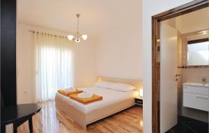 Lovely Home In Pakostane With Wifi 