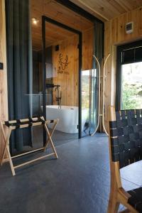 Black Deer - z Sauną na Tarasie, Jacuzzi i Widokiem na Góry - by Deer Hills Luxury Apartments
