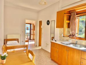 Marinos Studios and Apartments