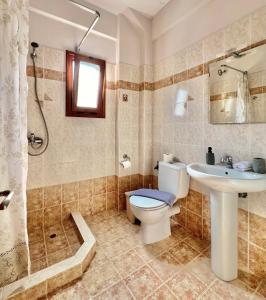 Marinos Studios and Apartments