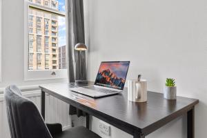 Bright 4-Bedroom Brixton Home, Central Location & Comfort