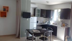 Appartements Les Terrasses de LOZARI de Nadine et Claude : photos des chambres