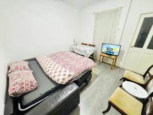 Entire 3 Bedroom House- FREE PARKING