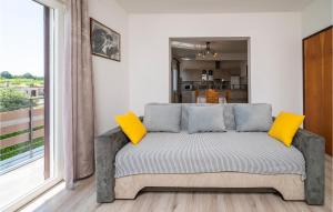 Six-Bedroom Holiday Home In Barban