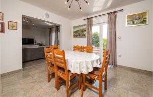 Six-Bedroom Holiday Home In Barban