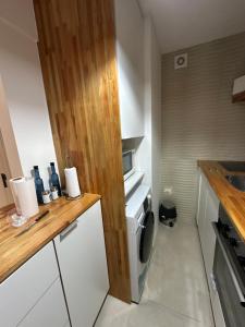 Enfrente al mar Servicio de playa Limpieza diaria Estacionamiento Sábanas y toallas Gimnasio Recepción 24 hs A pasos del puerto y Gorlero