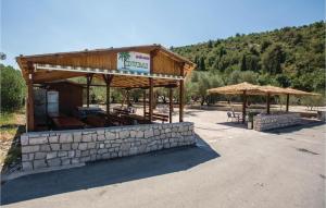 Three-Bedroom Holiday Home In Duba