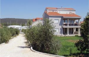 1 Bedroom Cozy Apartment In Bibinje 