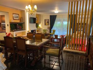 Sarakins Mansion Luxury Retreat