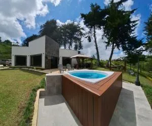 Casa Bella Guatape acceso directo a la represa - La Pradera