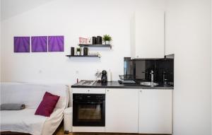 Lovely Apartment In Maslenica