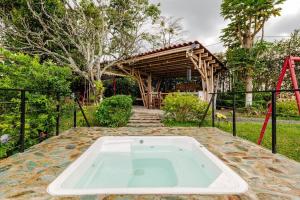 Casa cafetera en Pereira con Jacuzzi y 5 habitaciones