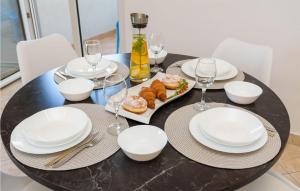1 Bedroom Awesome Apartment In Klek 