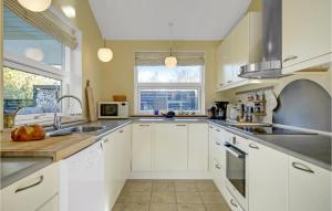 Nice Home In Sjællands Odde With Wifi