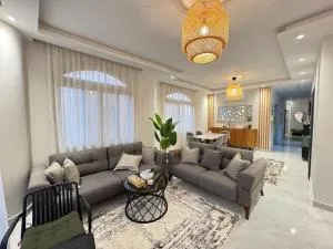 Luxury 2BR Apartment West Somid, Giza - 十月六日城