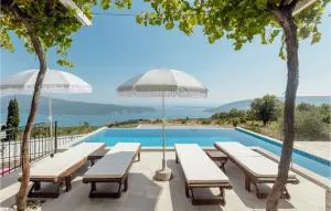 Stunning Home In Herceg Novi With Wifi - Sasovići
