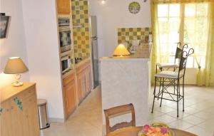 Maisons de vacances Beautiful Home In St-Andre-Dolerargues : photos des chambres