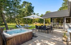 Four-Bedroom Holiday Home In Hojby
