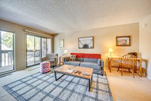 6 Mi to Skiing Condo with Balcony in Fraser!